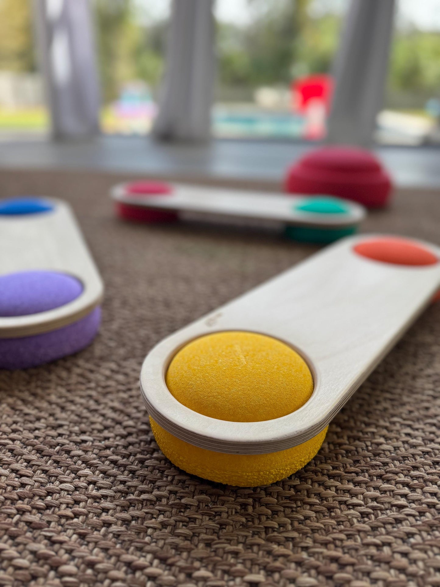 Setting up the mini wooden balance boards on stapelstein stepping stones